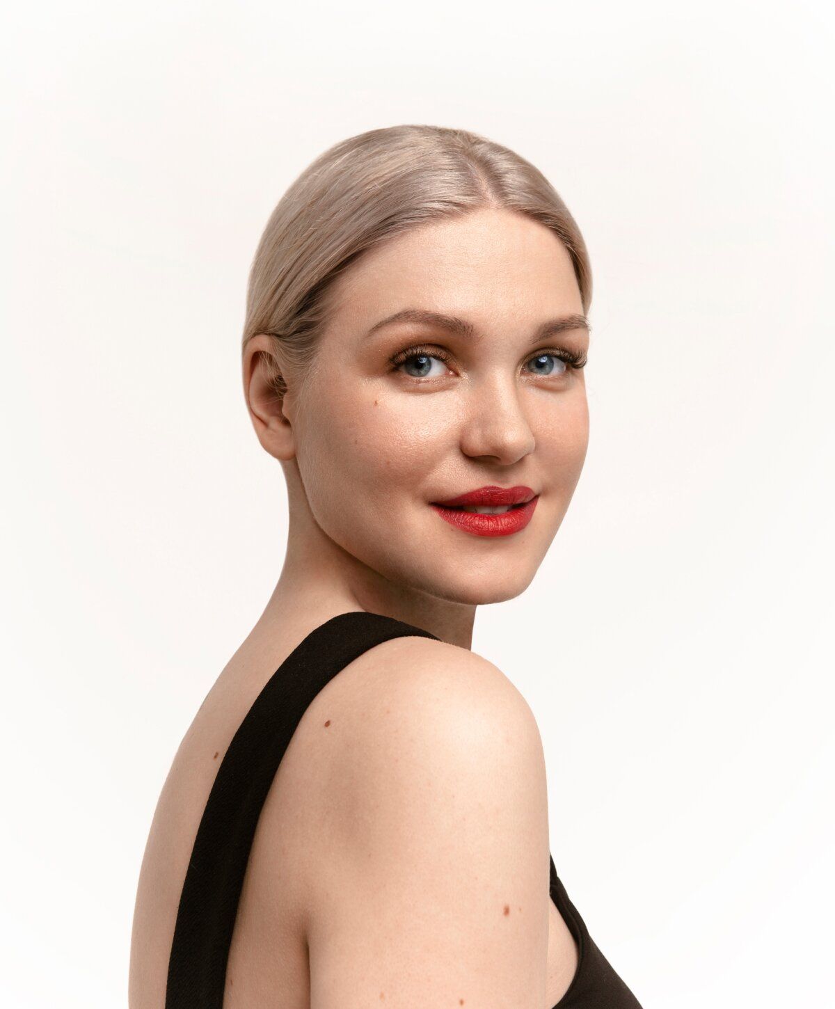 Smiling woman with blonde hair and red lipstick.